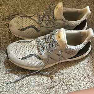Men’s 9.5 Adidas Ultraboost